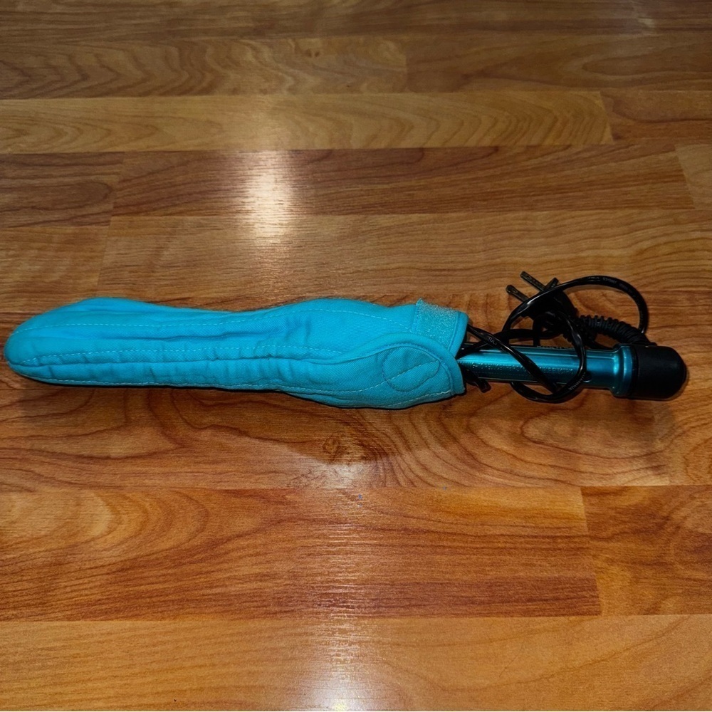 Bed Head Rock N’ Roller Clamp-Free Bubble Teal Curling Wand 1” / 0.75” + Holder
